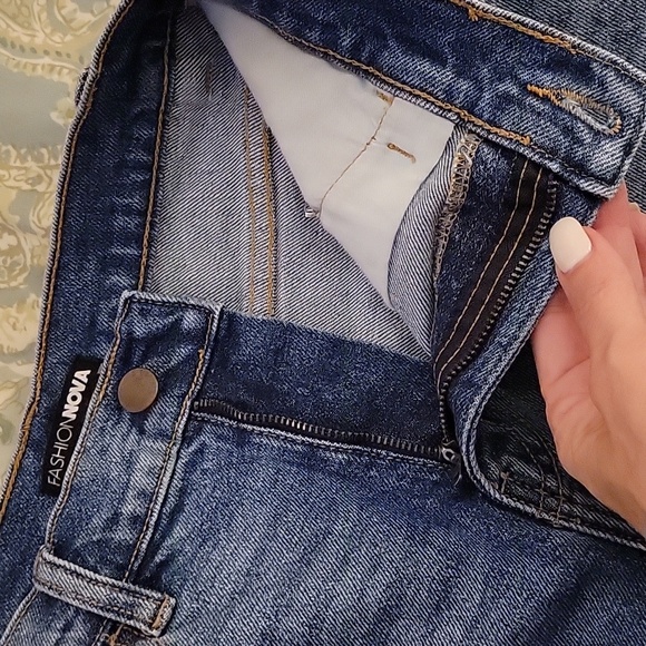 RAW HEM HIGH RISE STRAIGHT BARREL LEG JEANS - Picture 4 of 7